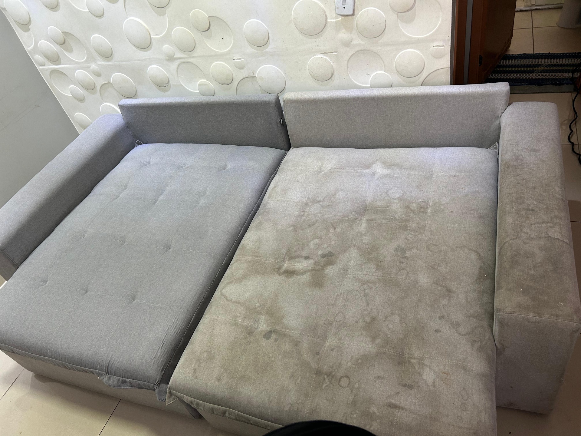 Antes e depois: higienização profissional de sofá